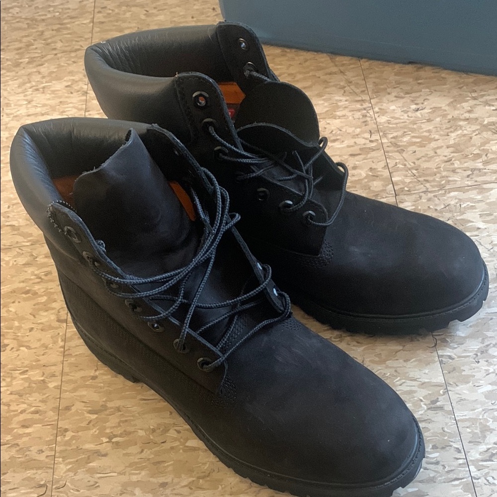 Timberland Black Ankle-High Boots with Padded Collar